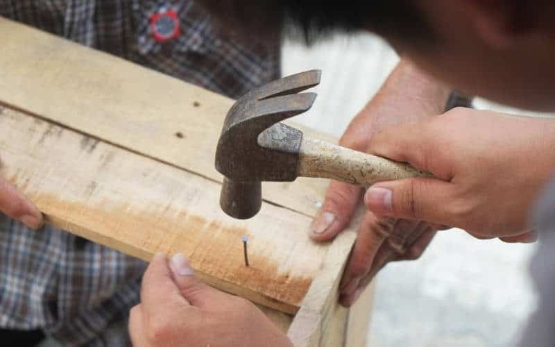 terrasoverkapping van hout zelf maken of laten doen?